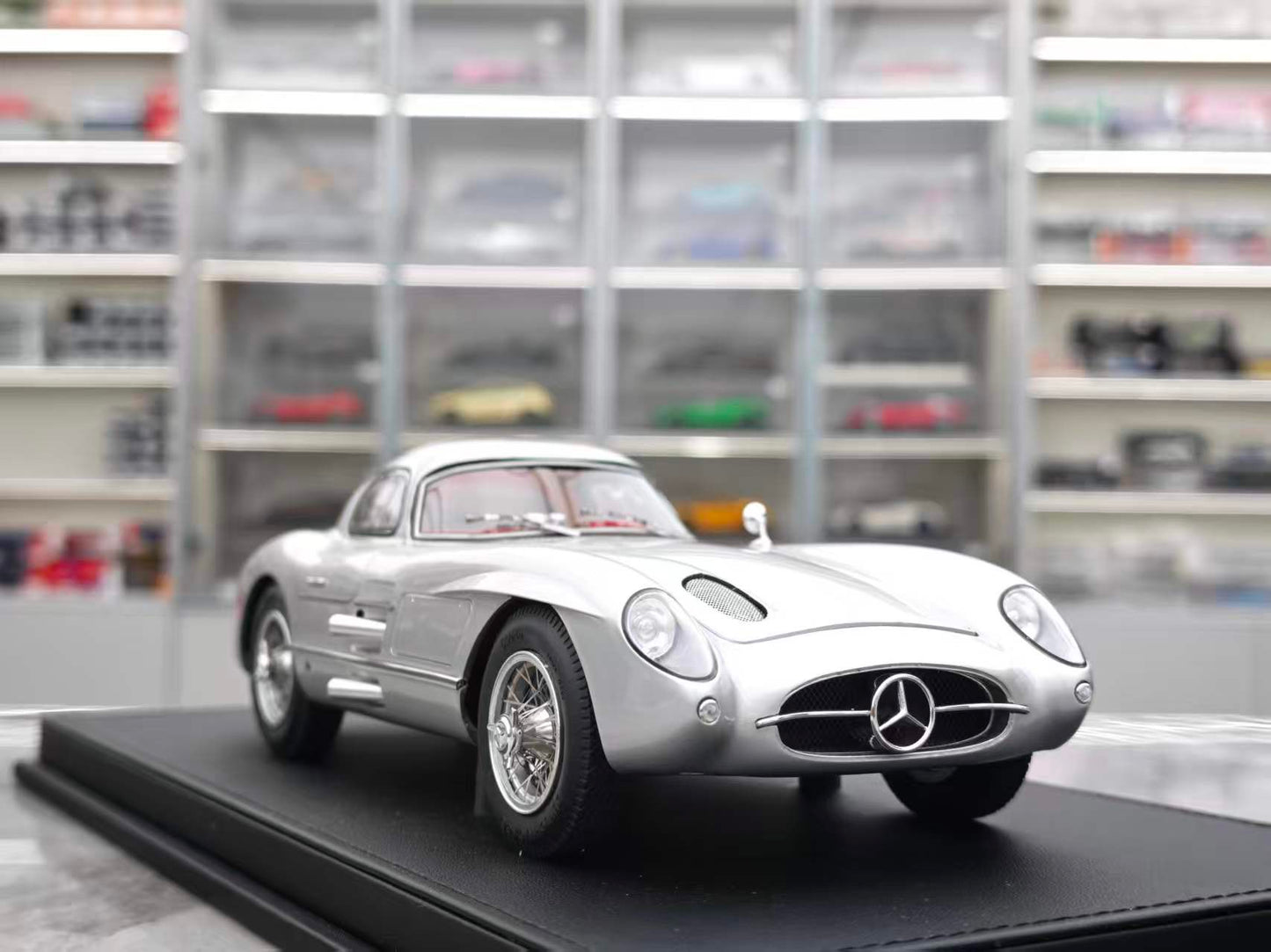 V8 MODEL 1/18 Mercedes 300SLR Silver V8001