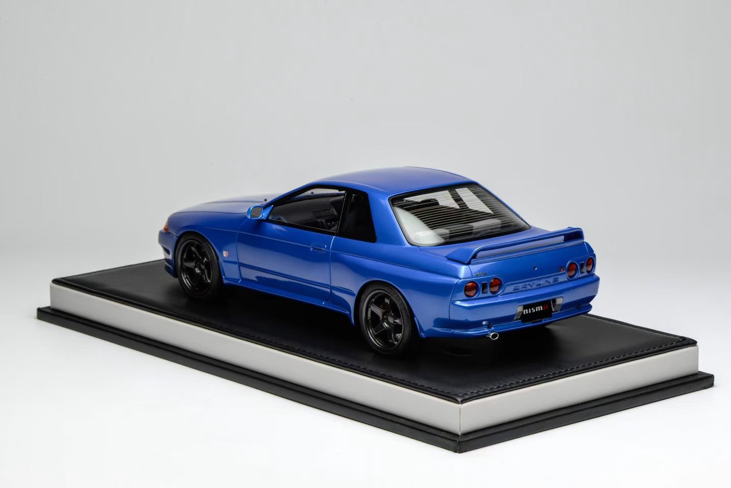 MOTORHELIX 1/18 Nissan Skyline GT-R (R32) Diecast Model