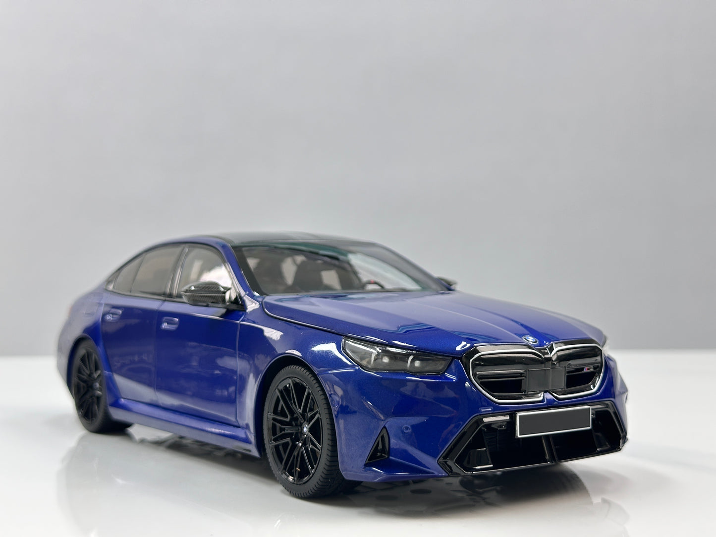 MINICHAMPS 1/18 BMW M5 2024 Metallic Blue 110023802