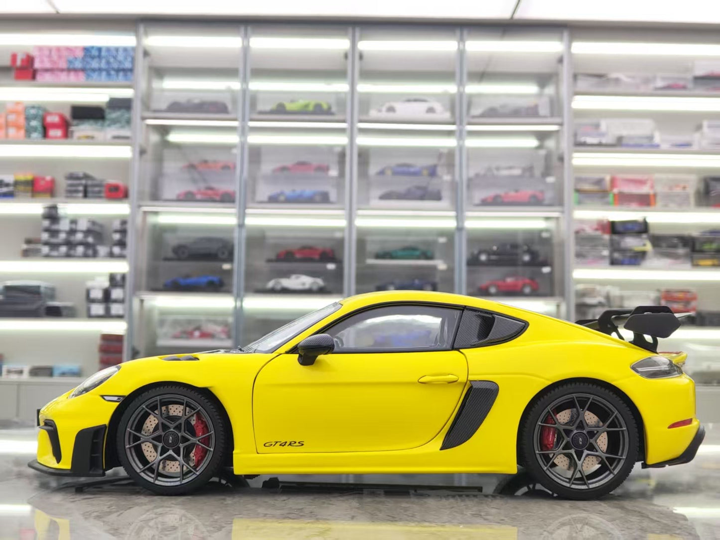 MINICHAMPS 1/18 Porsche 718 GT4RS Yellow Alloy Car Model 110062124