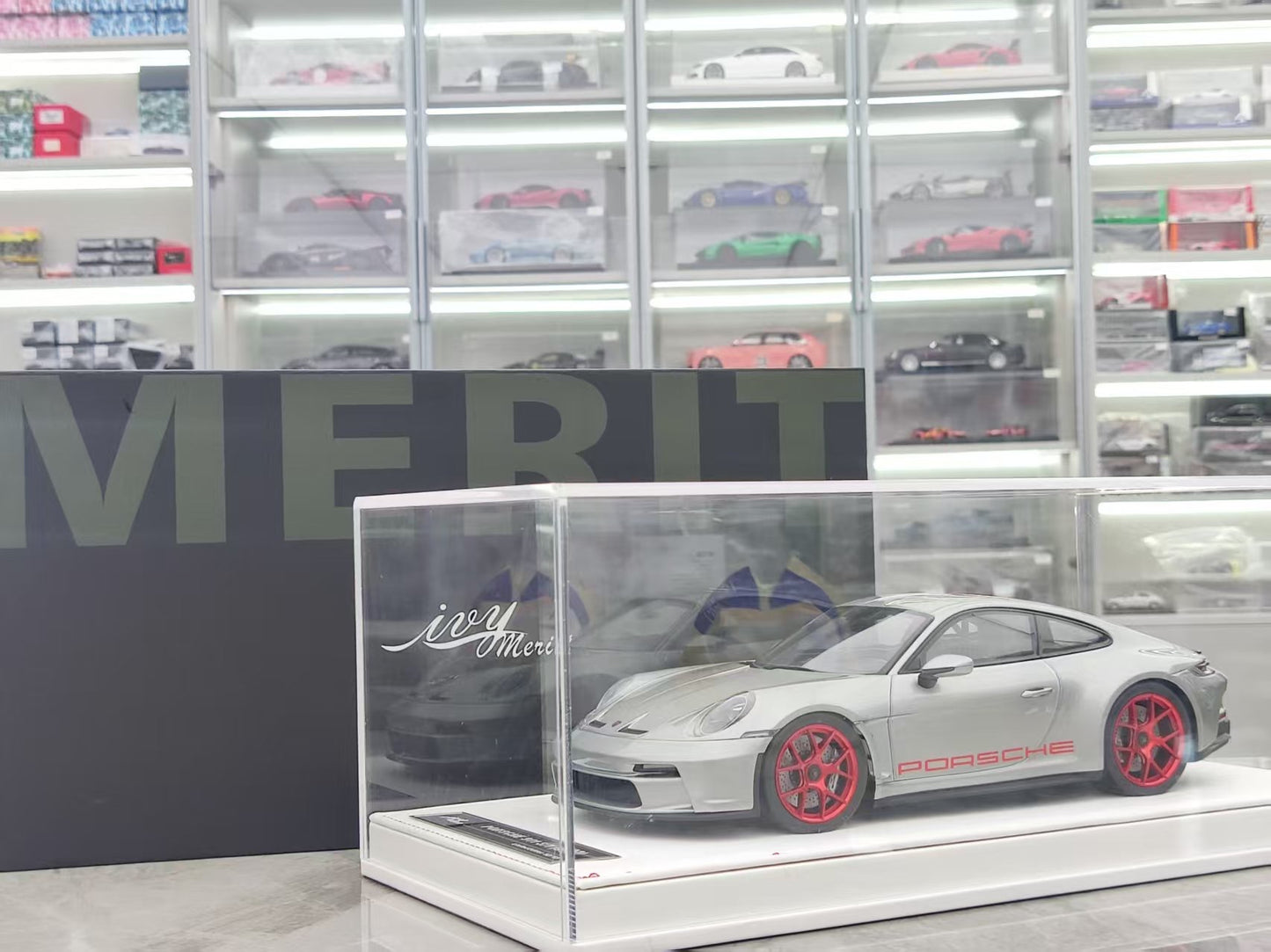 IVY 1/18 Porsche 911 S/T (992) Limited Edition Car Model Birthday Gift