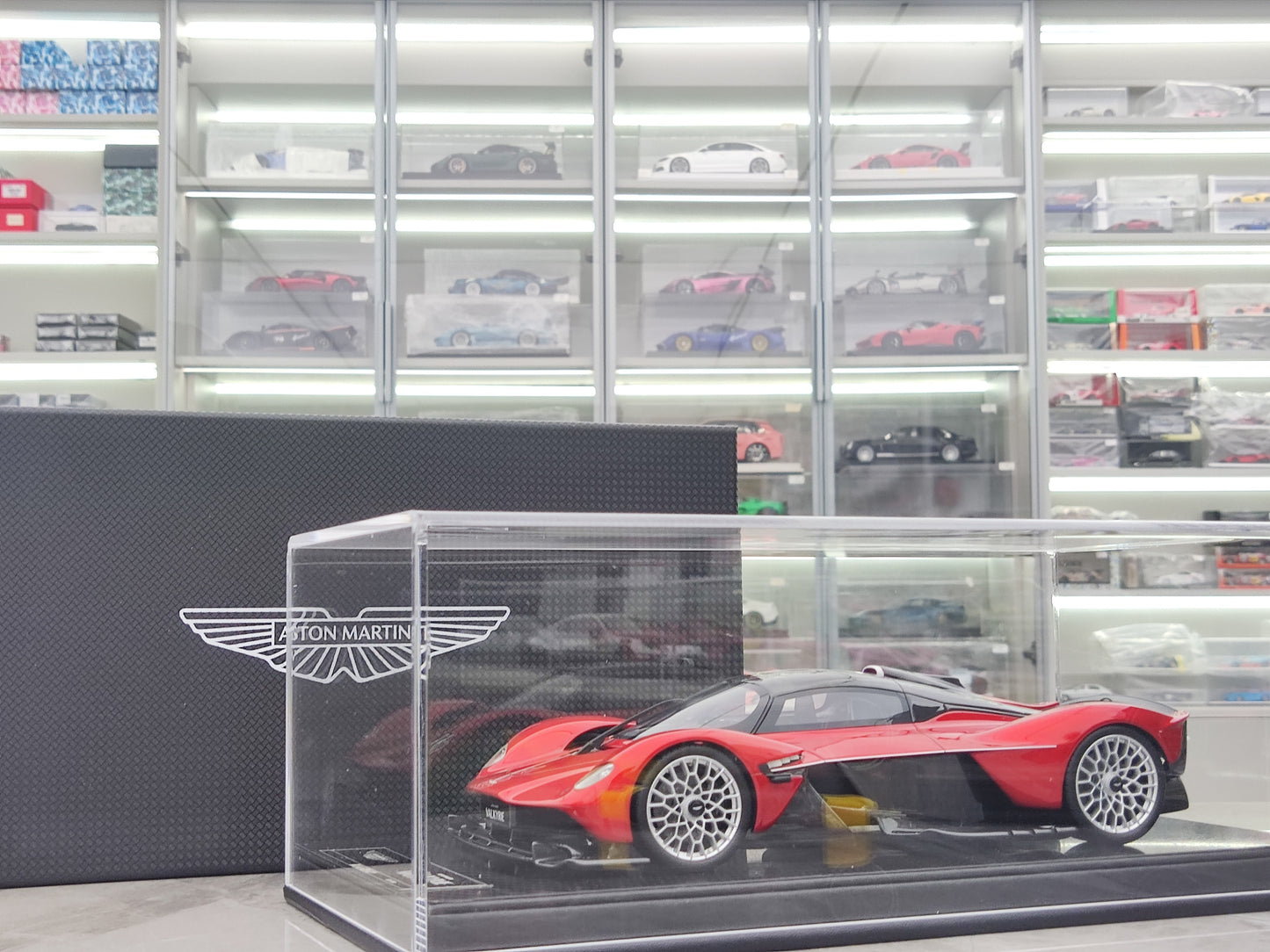 FRONTIART 1/18 Aston Martin Valkyrie Apple Red FA174