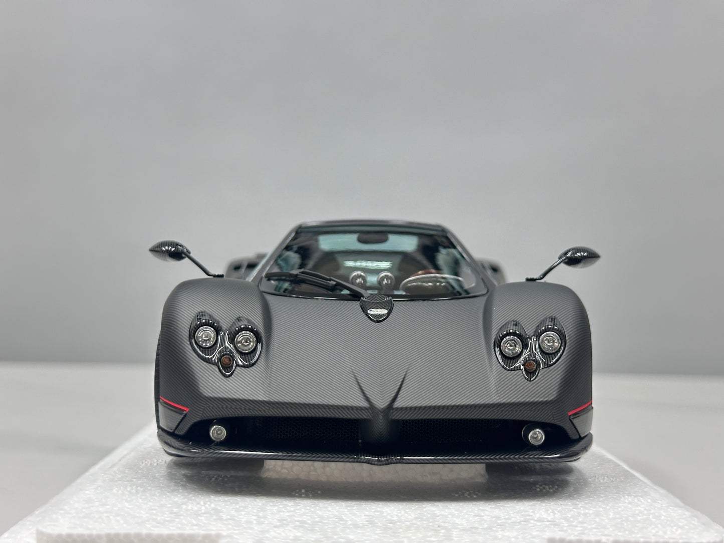 AR 1/18 Pagani Zonda F - 2005 Model - Matte Carbon Black with Red Stripes 850411001