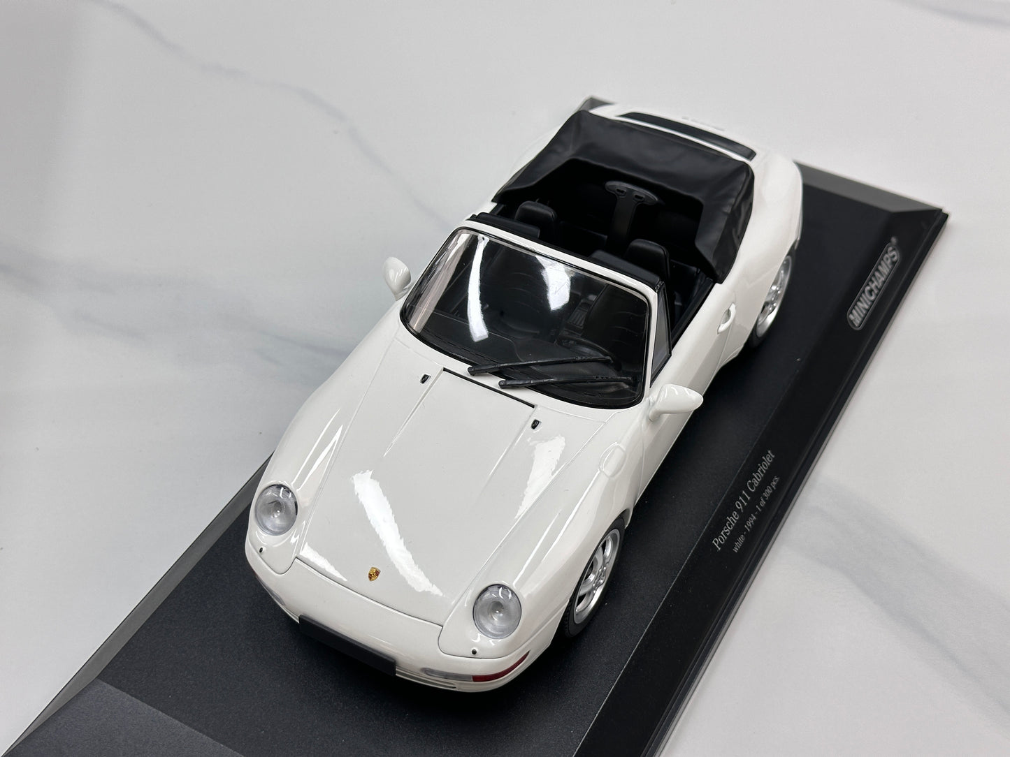 MINICHAMPS 1/18 Porsche 911 (993) Cabriolet White 155061131