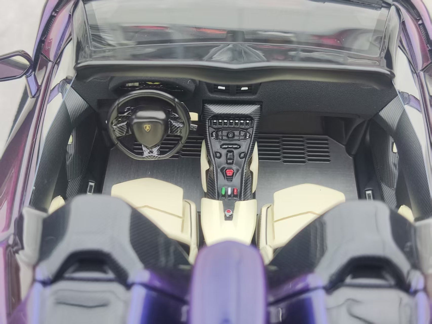 HH Model 1/18 Lamborghini Veneno Roadster, Chameleon Purple HH562