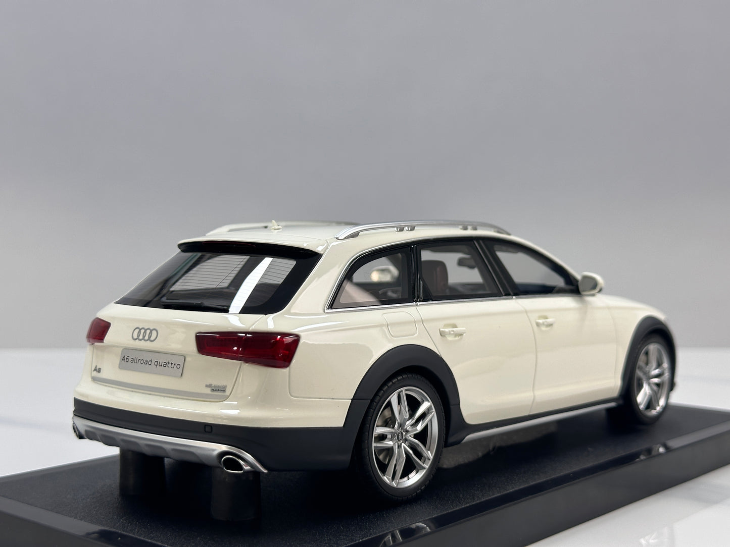 OTTO 1/18 Audi A6 C7 Allroad Ibis White OT1286