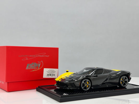 BBR 1:18 Ferrari Daytona SP3 (Red Box Edition) – Modena Yellow + Black Carbon Fiber (P18224TMOCH)