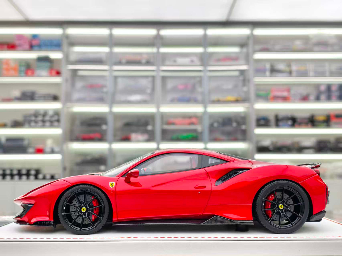 GH MODEL 1/18 Ferrari Novitec 488pista Metallic Red GH006