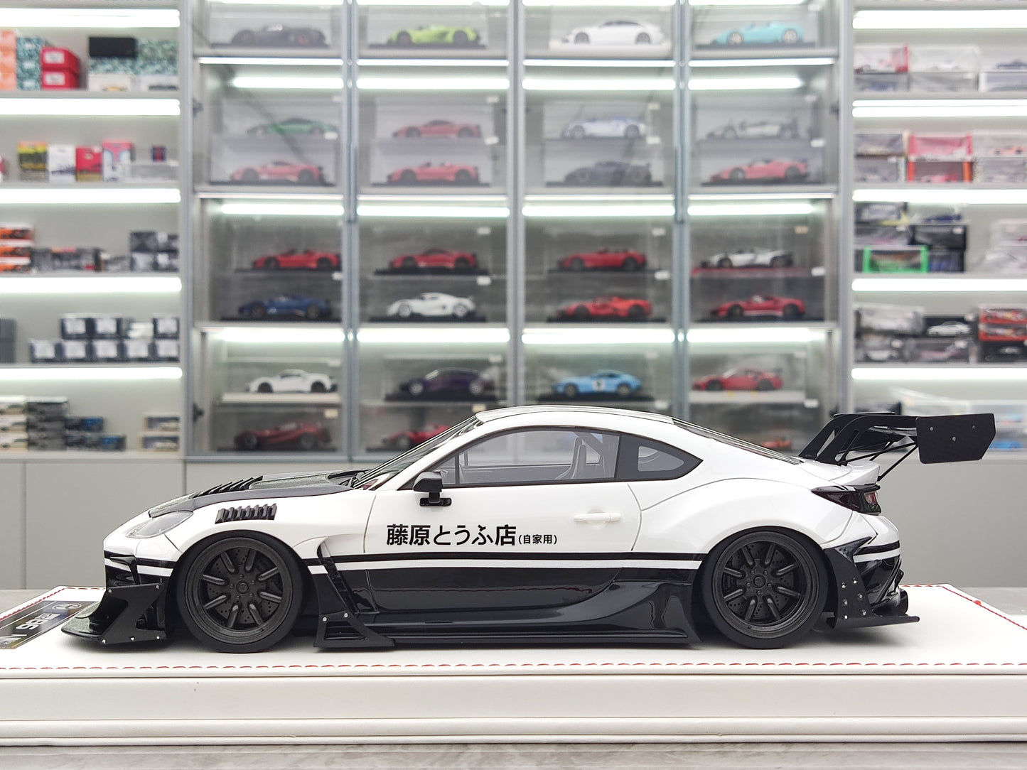 NA 1/18 Toyota GR86 Nigrablanka Simulada Aŭtomodelaj Ornamaĵoj JM-NA001