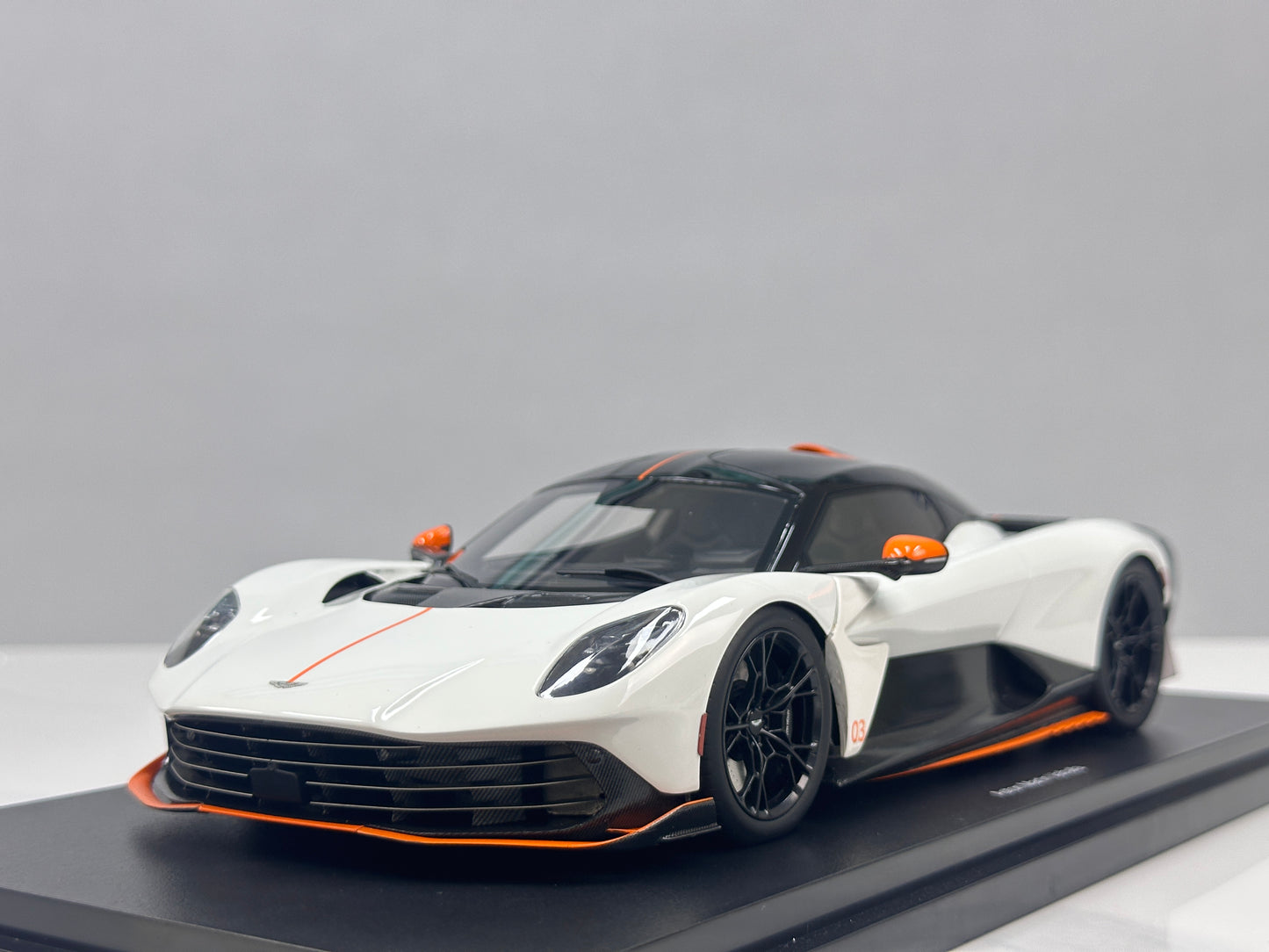 Topspeed 1/18 Aston Martin Valhalla Lunar White TS0711