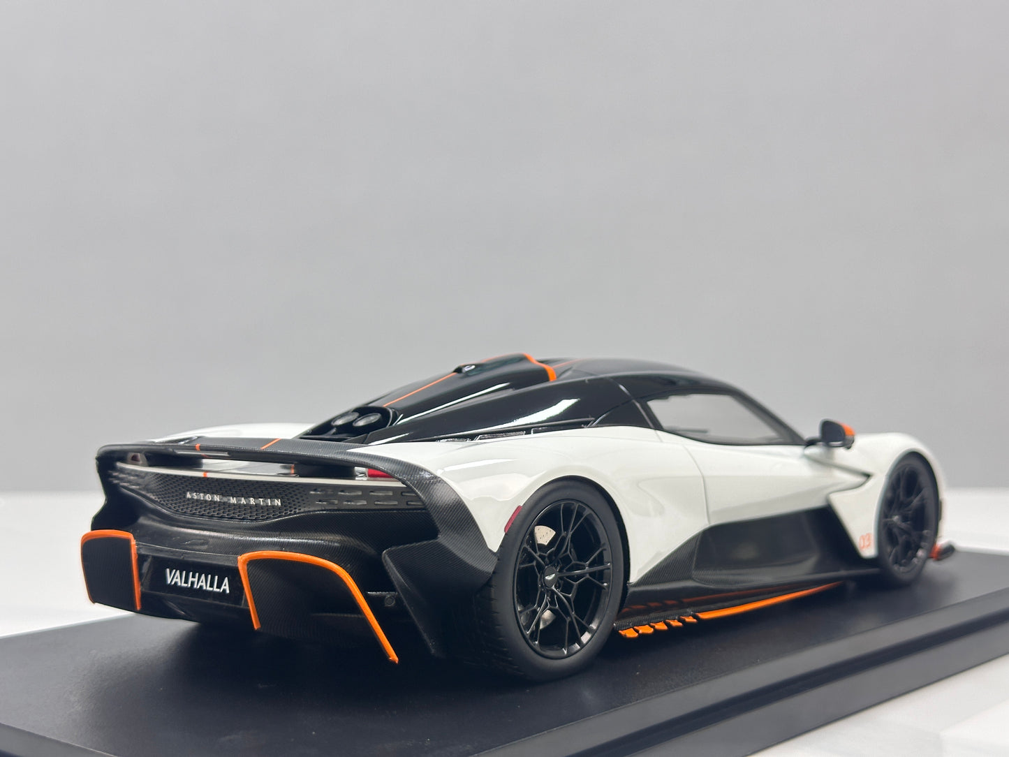 Topspeed 1/18 Aston Martin Valhalla Lunar White TS0711