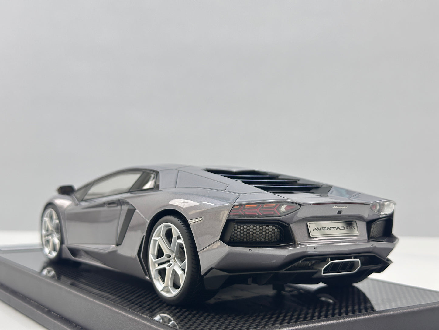 VMB 1/18 Lamborghini Aventador LP700-4 Silver-Grey VMB064