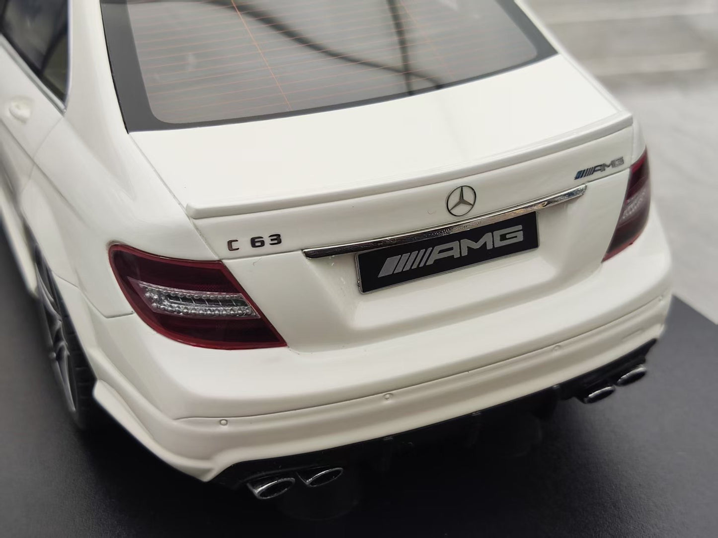 GT Spirit 1/18 Mercedes-Benz C63 AMG Diamond White GT928
