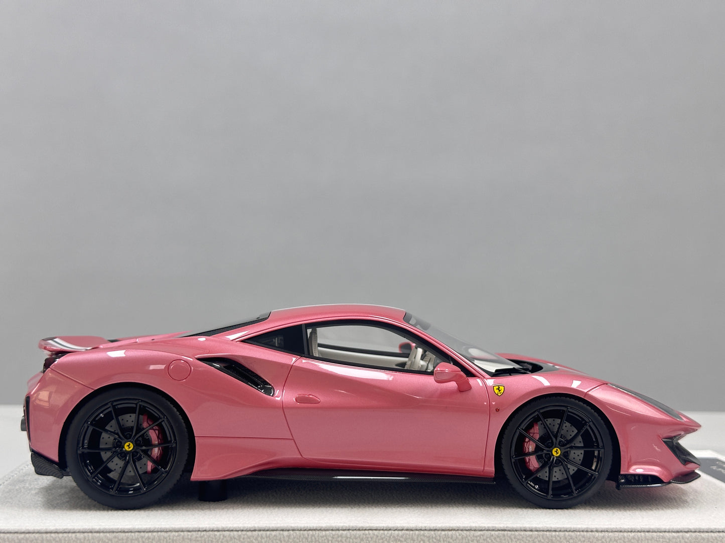 BBA Modelo 1/18 Ferrari 488 Pista Rosa BBA092