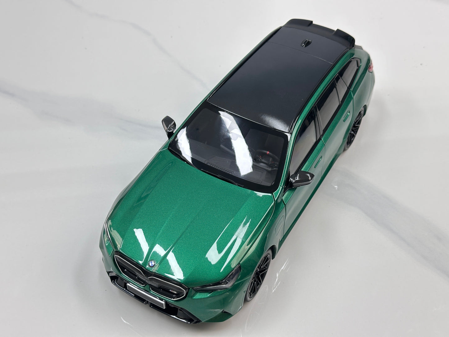 MINICHAMPS 1/18 BMW M5 Touring (2024) – Metallic Green (110023902)
