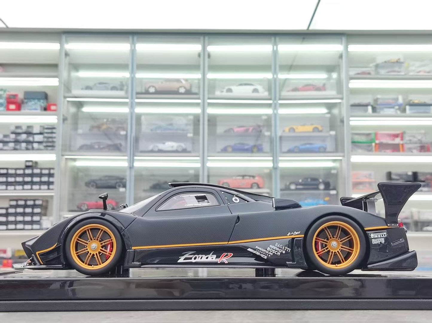 KASH MODEL 1/18 Pagani ZONDA R Matte Carbon Black KPZR001