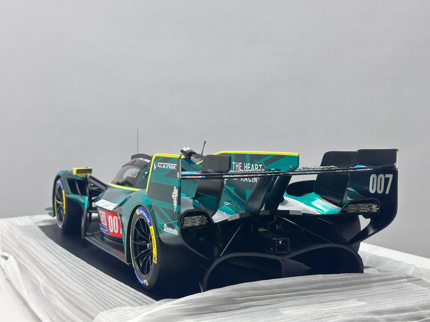 Spark 1/8 Aston Martin VALKYRIE NO.007 Black and Green Livery 08S003