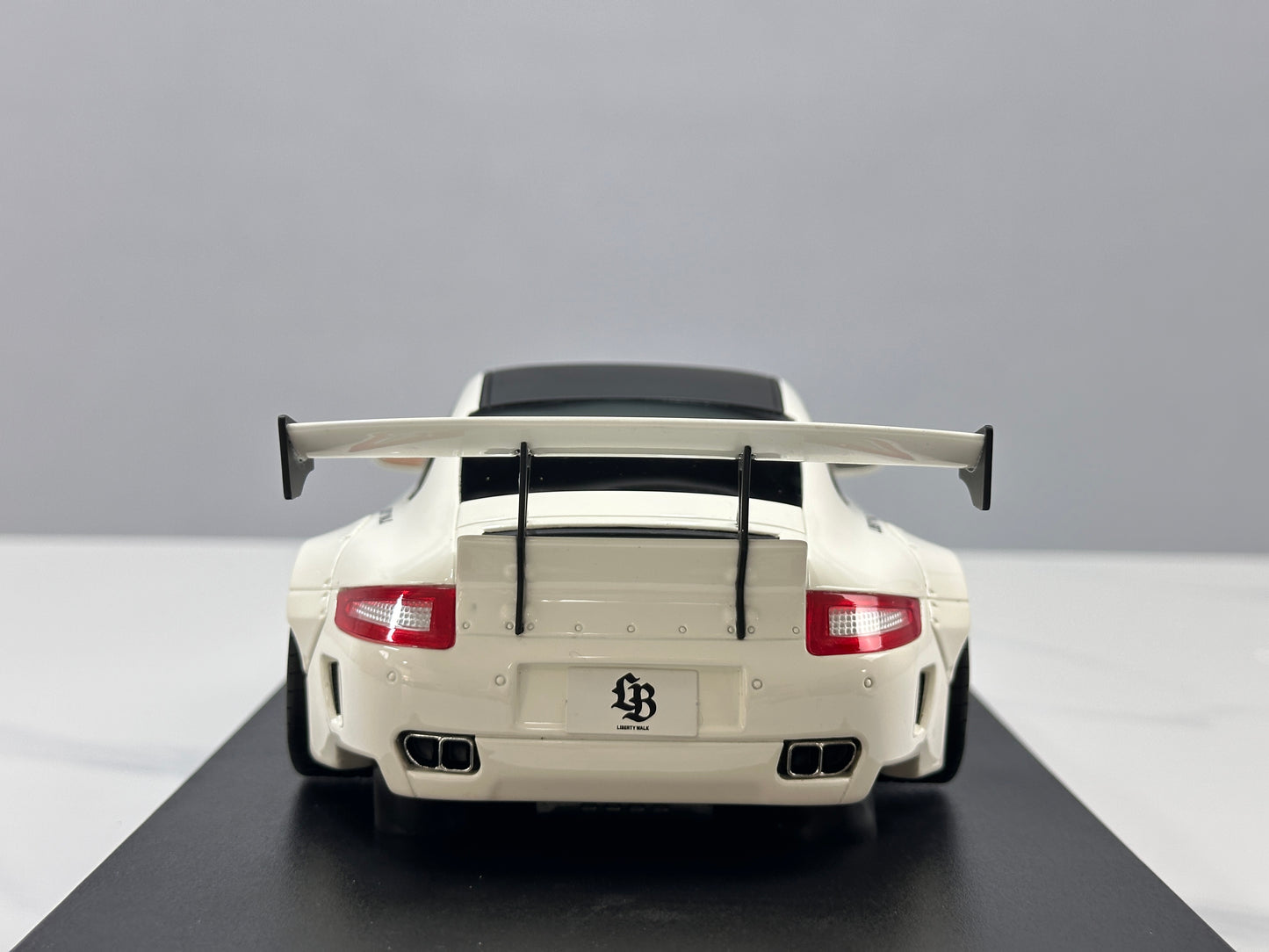 GT Spirit 1/18 Porsche LB-WORKS 997 TURBO White GT958