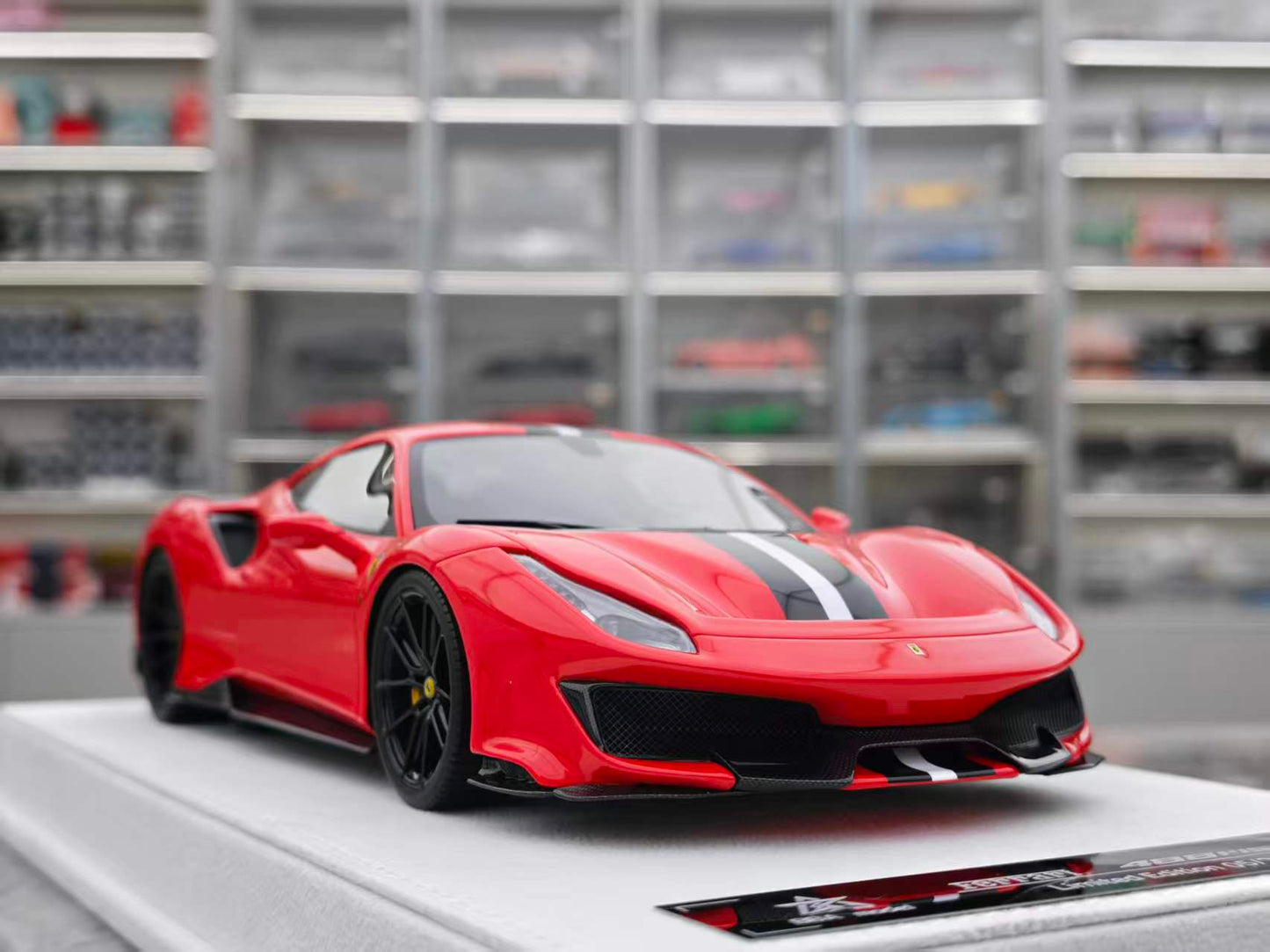 BBA MDOEL 1/18 Ferrari 488PISTA (Red) BBA055