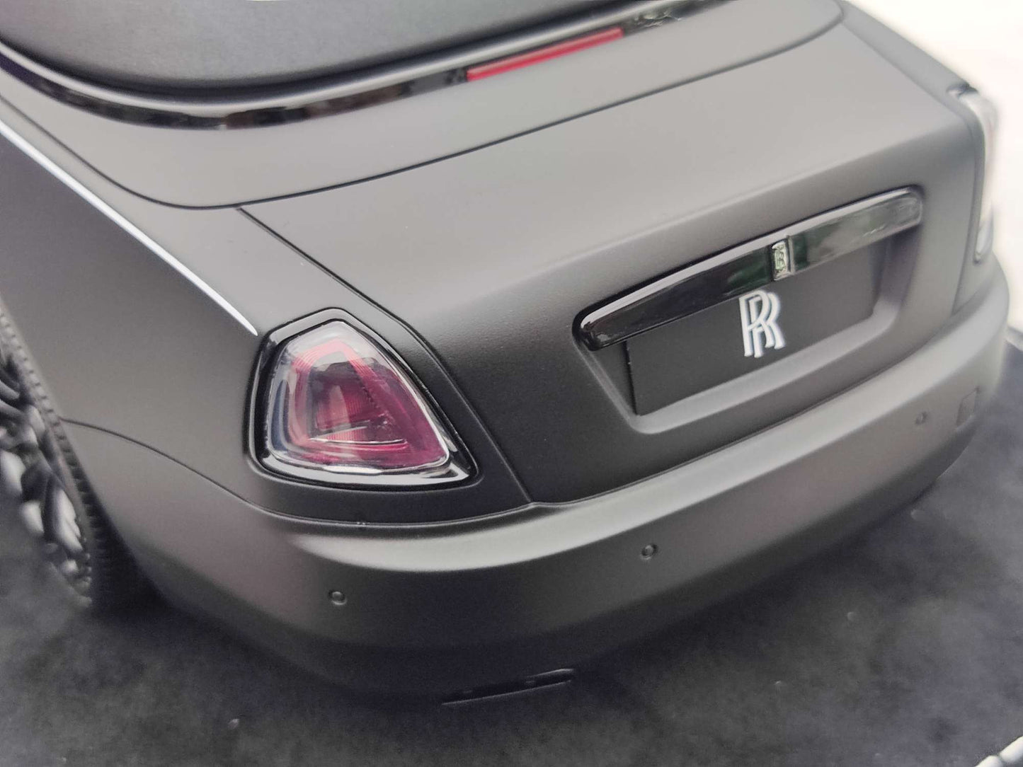 HH Model 1/18 Rolls-Royce Dawn (Matte Black) HH426