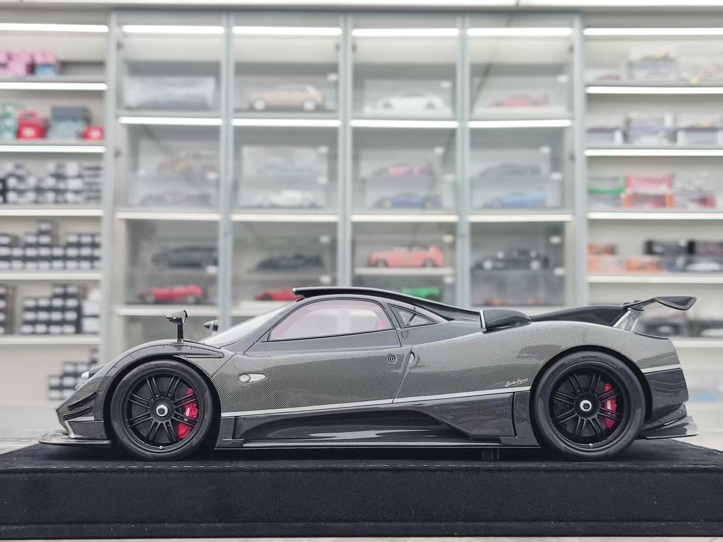 HH Model 1/18 Pagani Zonda Specials   764 Passione HH556
