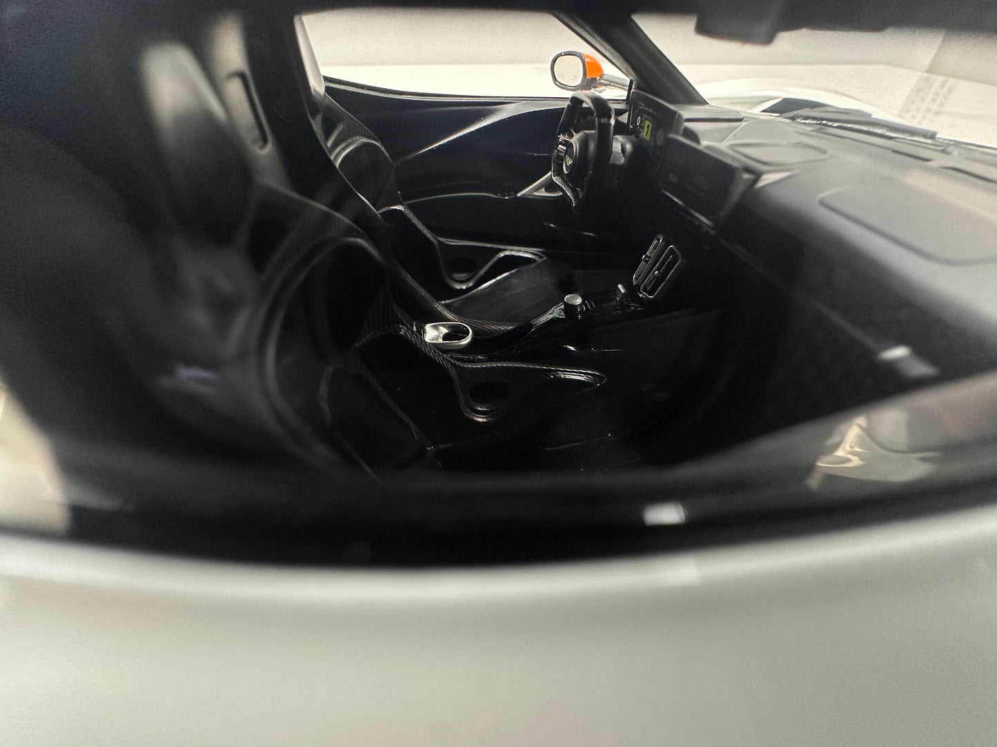 Topspeed 1/18 Aston Martin Valhalla Lunar White TS0711