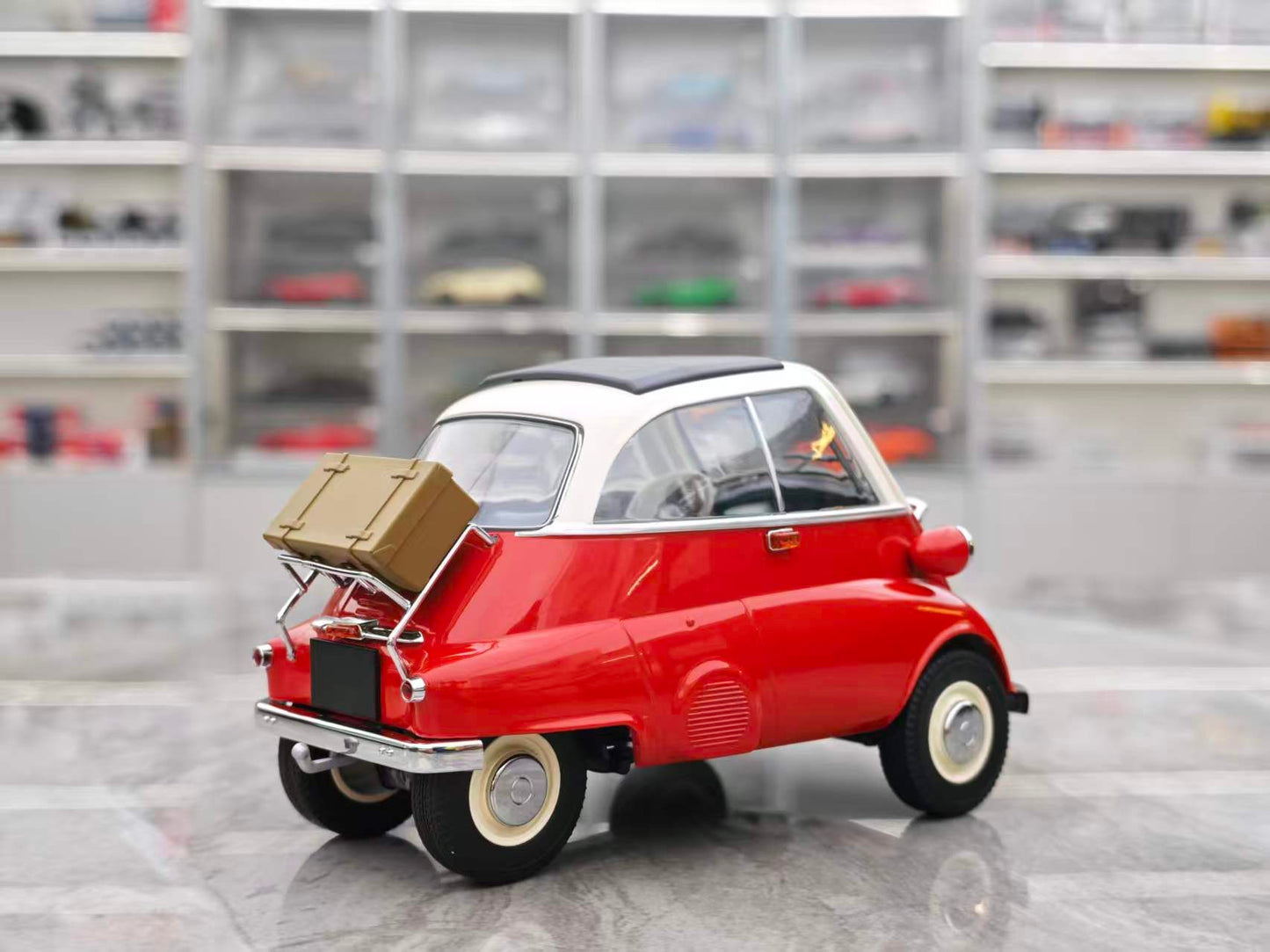 MINICHAMPS 1:18 BMW ISETTA -1955 Red 110024001