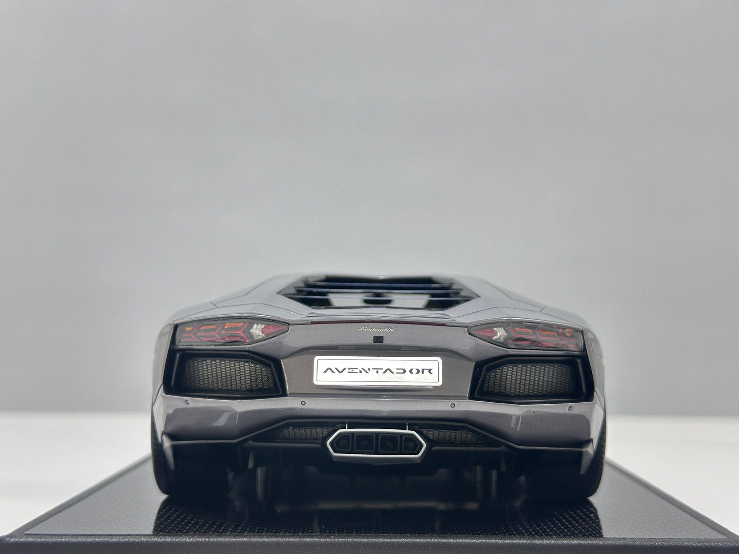 VMB 1/18 Lamborghini Aventador LP700-4 Silver-Grey VMB064