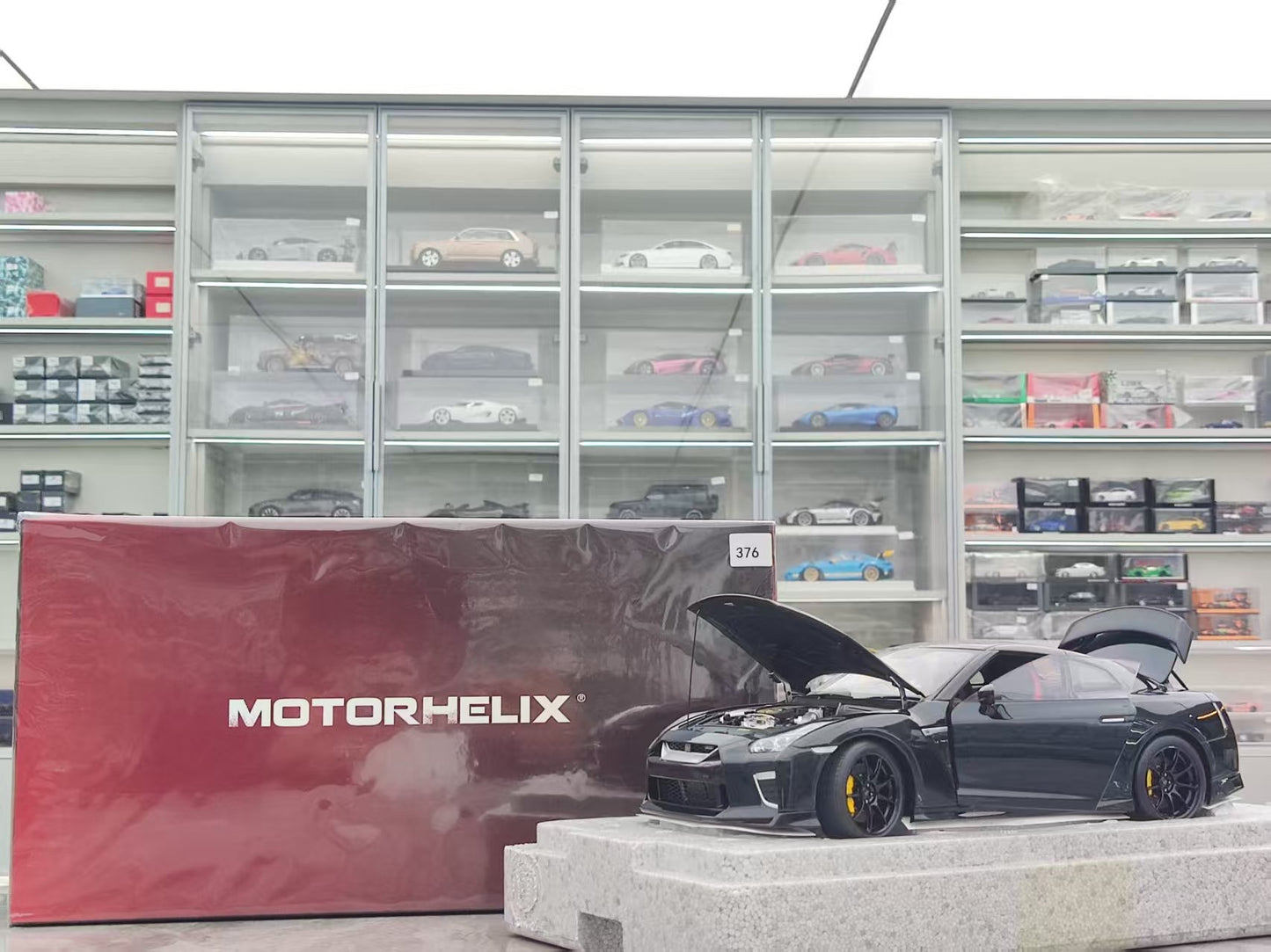 MOTORHELIX 1/18 Nissan GT-R (R35) Dark Green MH357