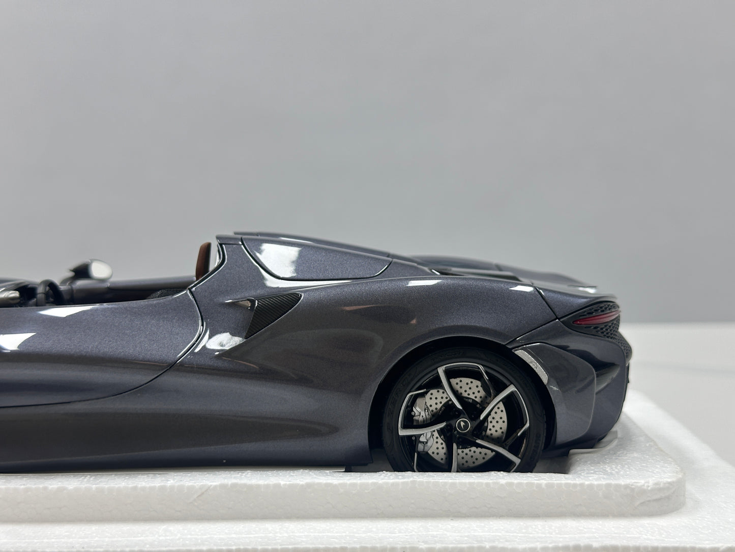 LCD 1/18 McLaren Elva Diecast Model – Metallic Grey (LCD18015-HGM)