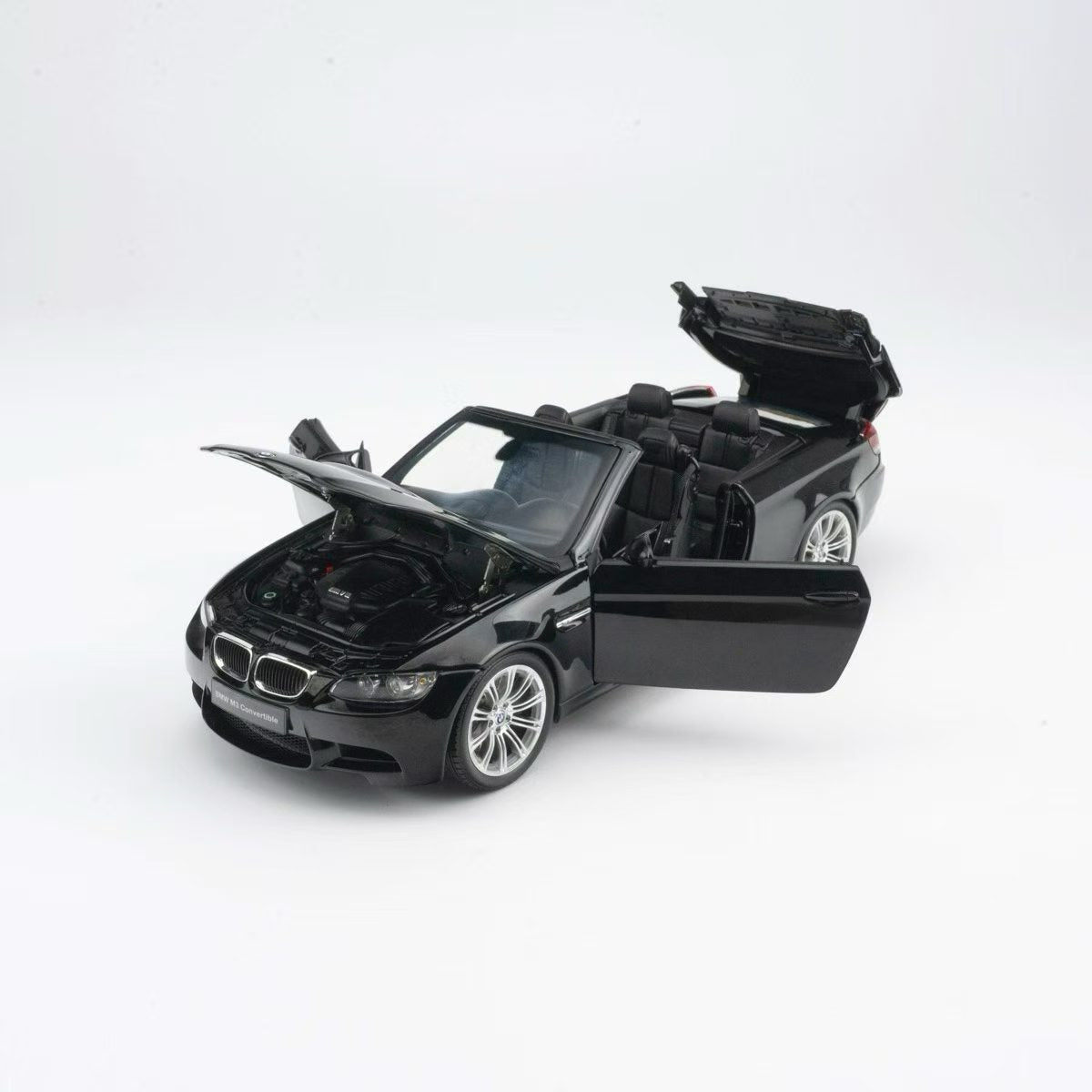 Kyosho 1:18 BMW M3 Converse (E93M) - Pre-order available in four colors, alloy alloy, fully open.