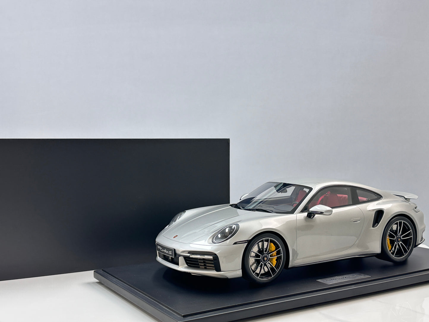 GT Spirit 1/8 Porsche 911 [992.1] TURBO S Silver GTS801801