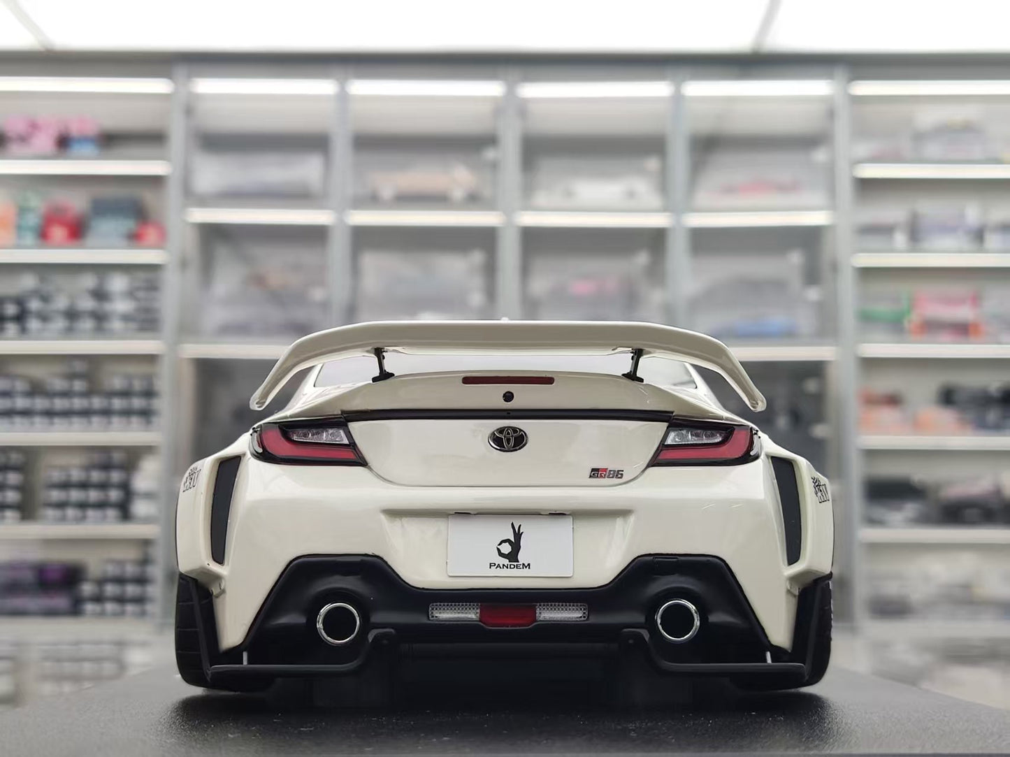 GT Spirit 1/18 Toyota GR86 Crystal White GT498