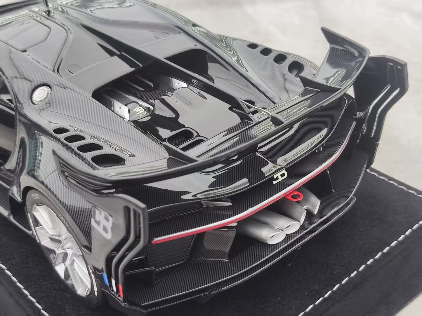 HH Model 1/18 Bugatti Vision GT Diamond Black/Black Carbon Fiber Model Car HH485