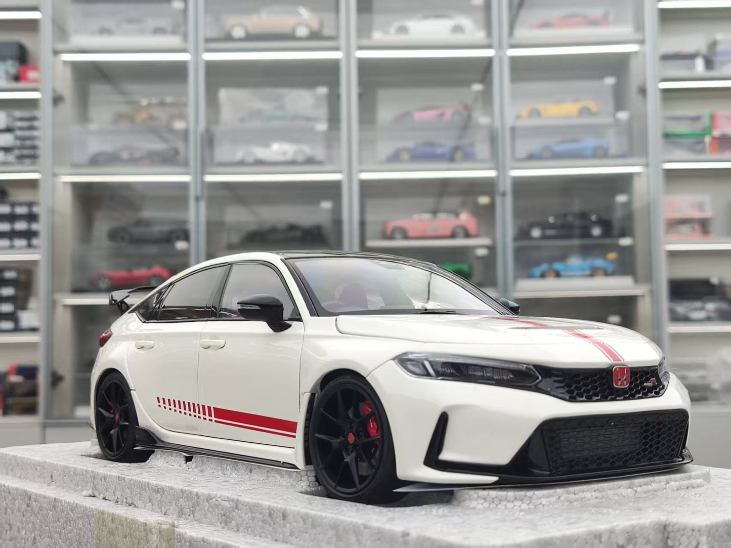 MOTORHELIX 1/18 Honda Civic Type R (FL5) Ultimate Edition, White MH349