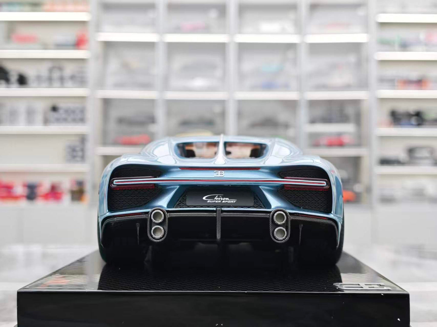 MR 1/18 Bugatti Chiron Super Sport Atlantic Blue BUG012E