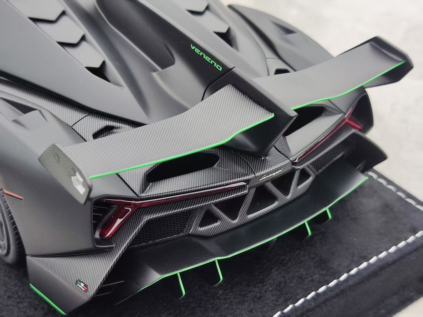 HH Model 1/18 Lamborghini Veneno Roadster Matte Black HH560