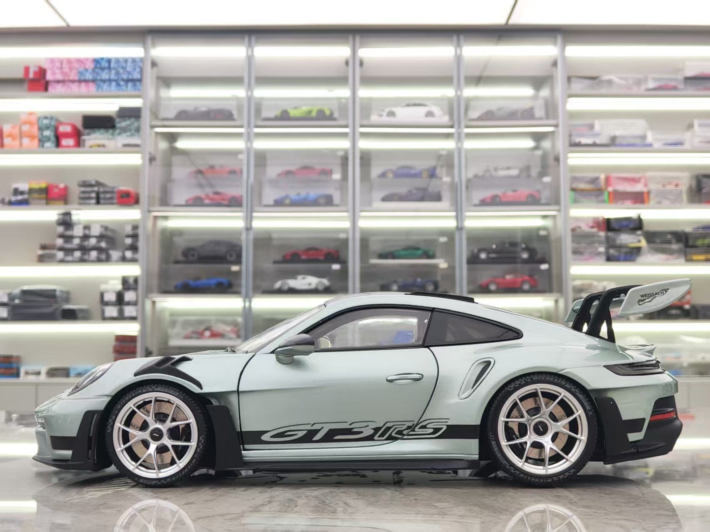 MINICHAMPS 1/18 Porsche 911 GT3 RS Silver Alloy Car Model 110062044