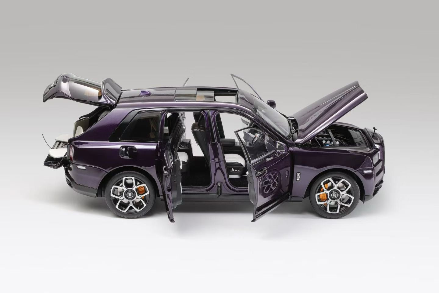 OEM leather version, 1/18 scale alloy full-opening Rolls-Royce Cullinan BB fishing seat version