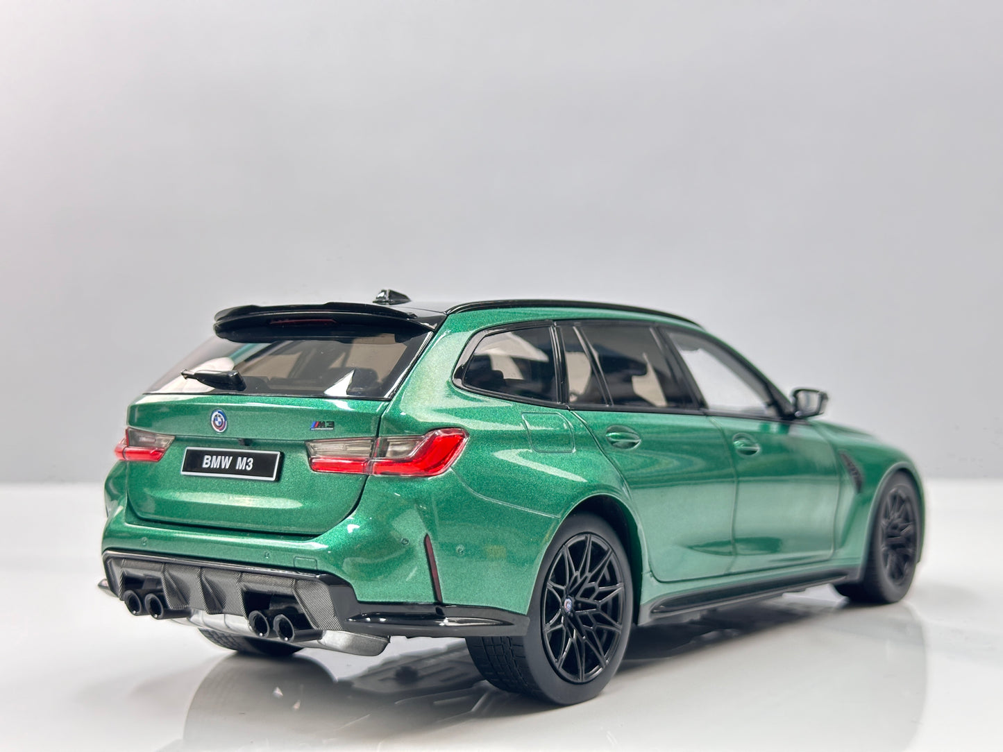 TSM MODEL 1/18 BMW M3 Touring (Isle of Man Green) TSM181030