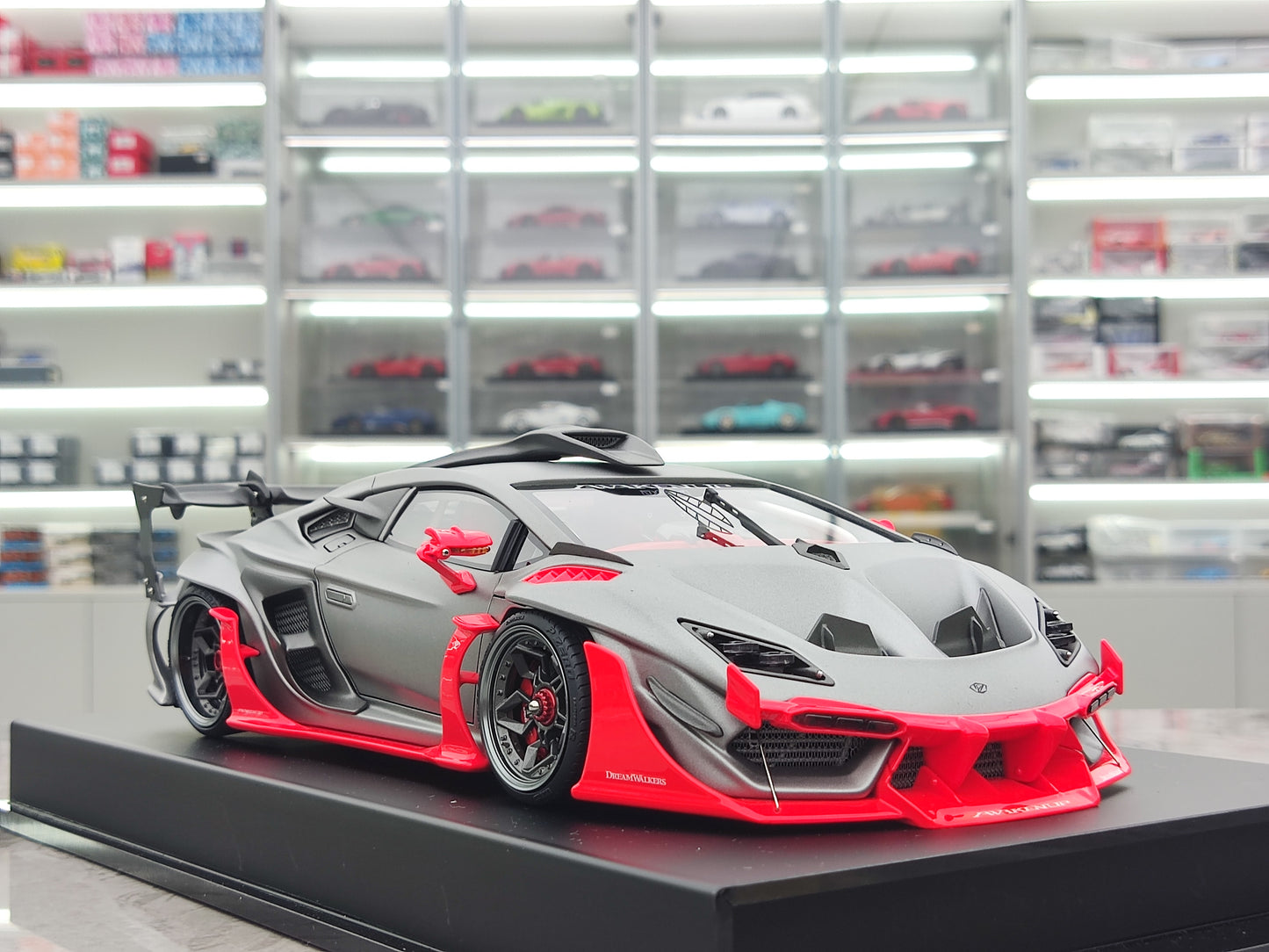 Dreamwalkers 1/18 Lamborghini Awakenup-D661 Mata Arĝenta Tegaĵo Simulada Modelaŭto A-D661-ST02
