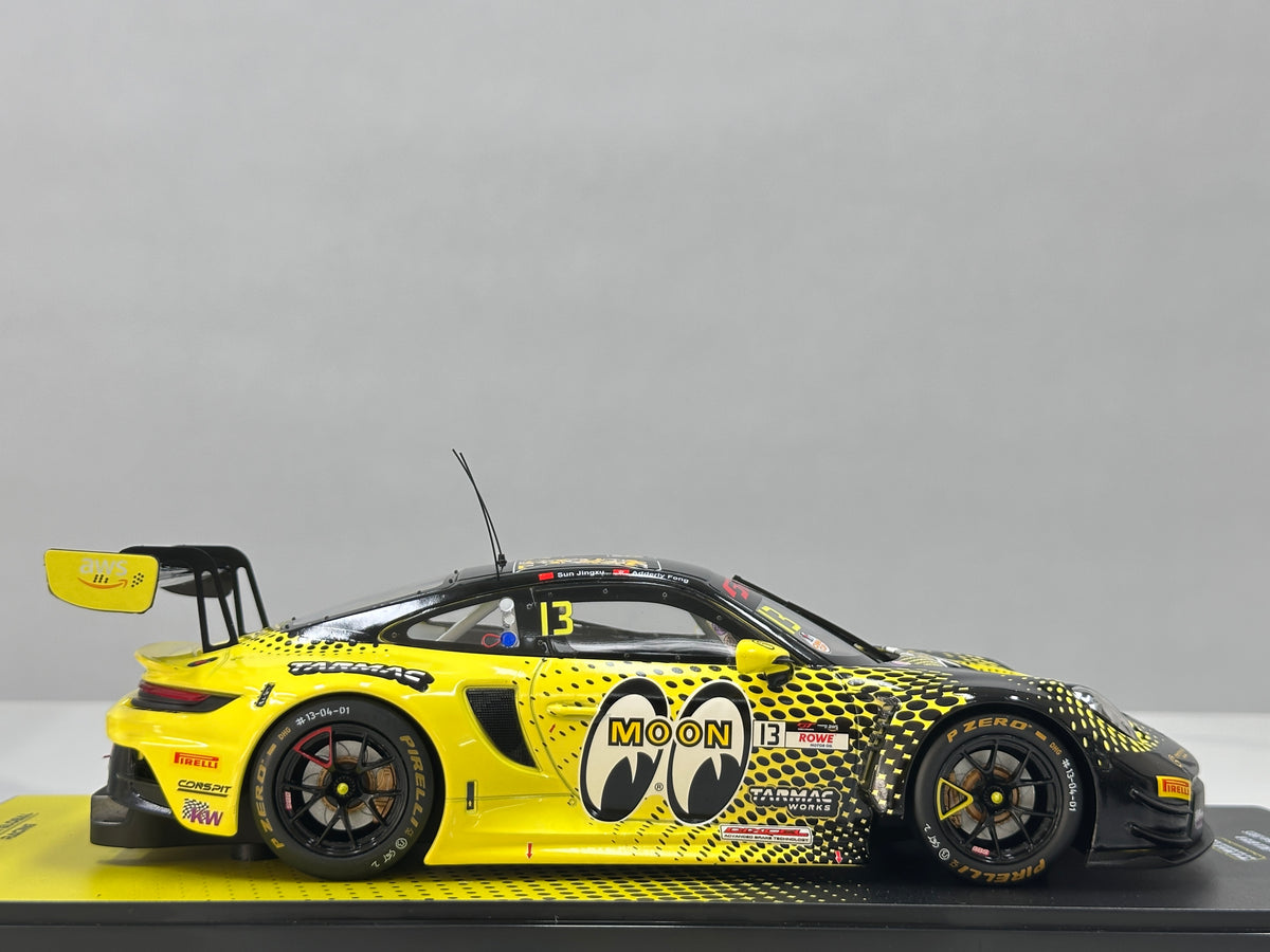 TARmac Works 1/18 Porsche 911 GT3 R – GT World Challenge Asia – Black/Yellow Livery – T18-008-25FUJ13