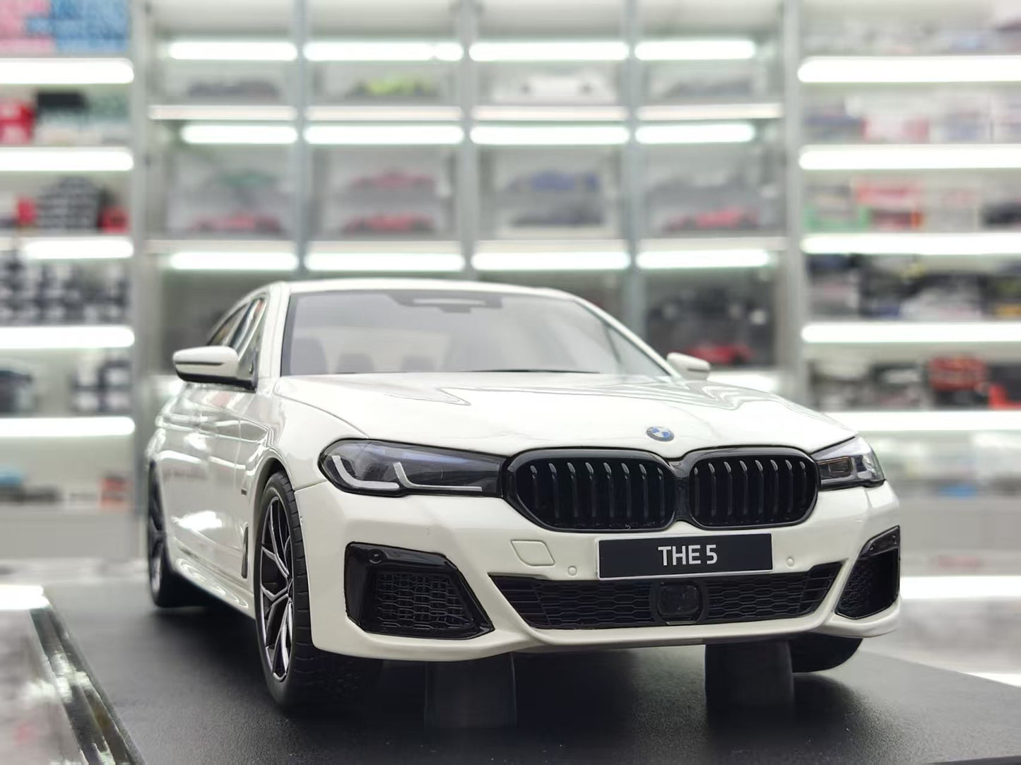 GT Spirit 1/18 BMW 545E X DRIVE SALOON M SPORT ALPINE White Resin Model Decoration GT496