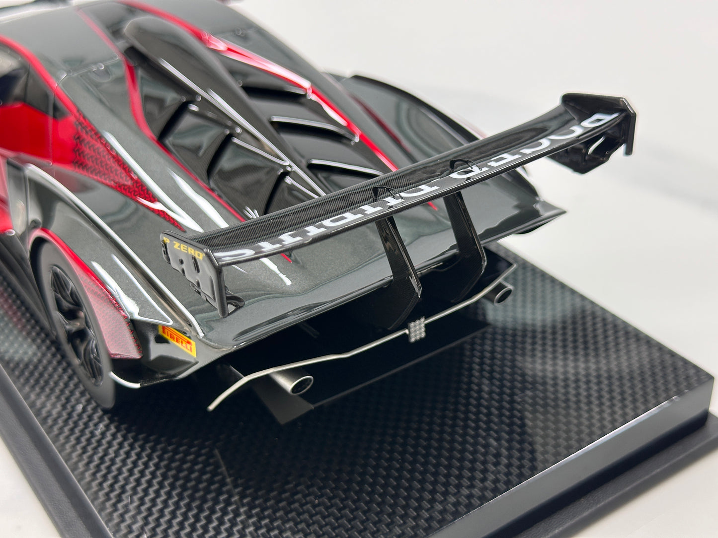 Custom Edition 1/18 Lamborghini Essenza SCV12 Mars Red CE014