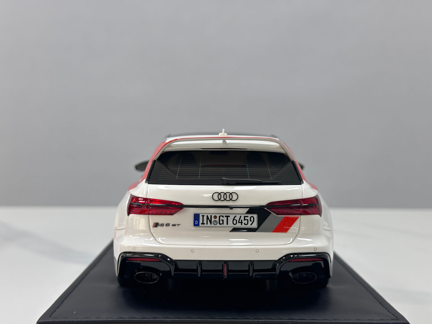 MOTORHELIX 1/18 Audi RS6 Avant GT Acona White MH366