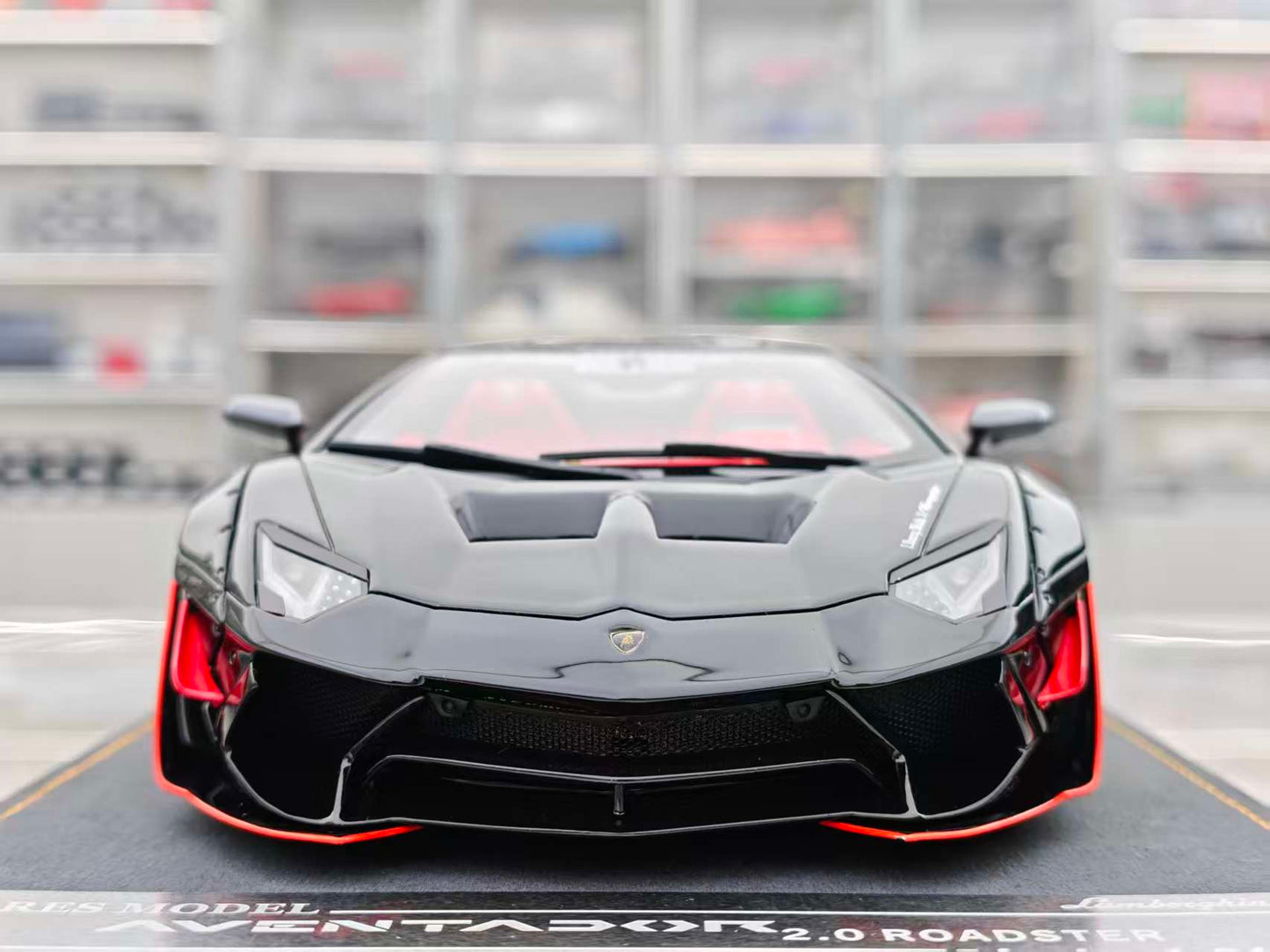 ARES MODEL 1/18 Lamborghini Aventad 2.0 ROADSTER Black/Red ARES013