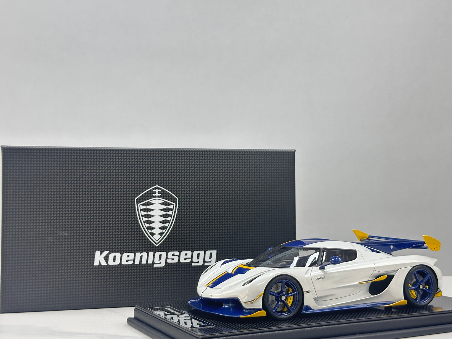 FrontiArt 1/18 Koenigsegg Jesko Pearl White FA200