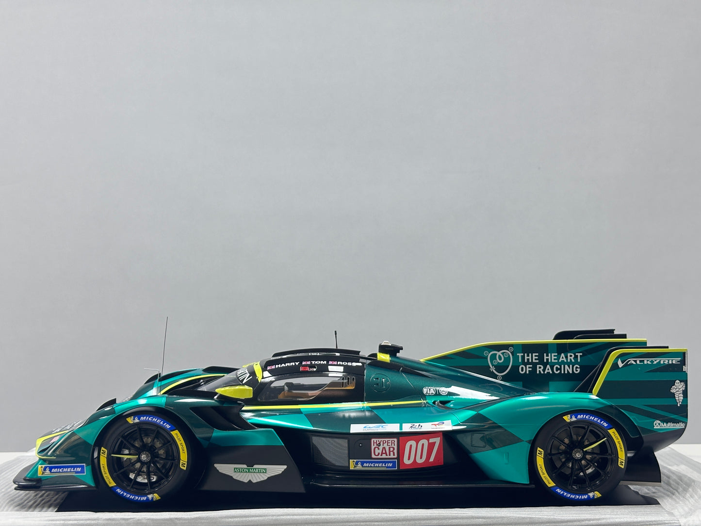 Spark 1/8 Aston Martin VALKYRIE NO.007 Black and Green Livery 08S003