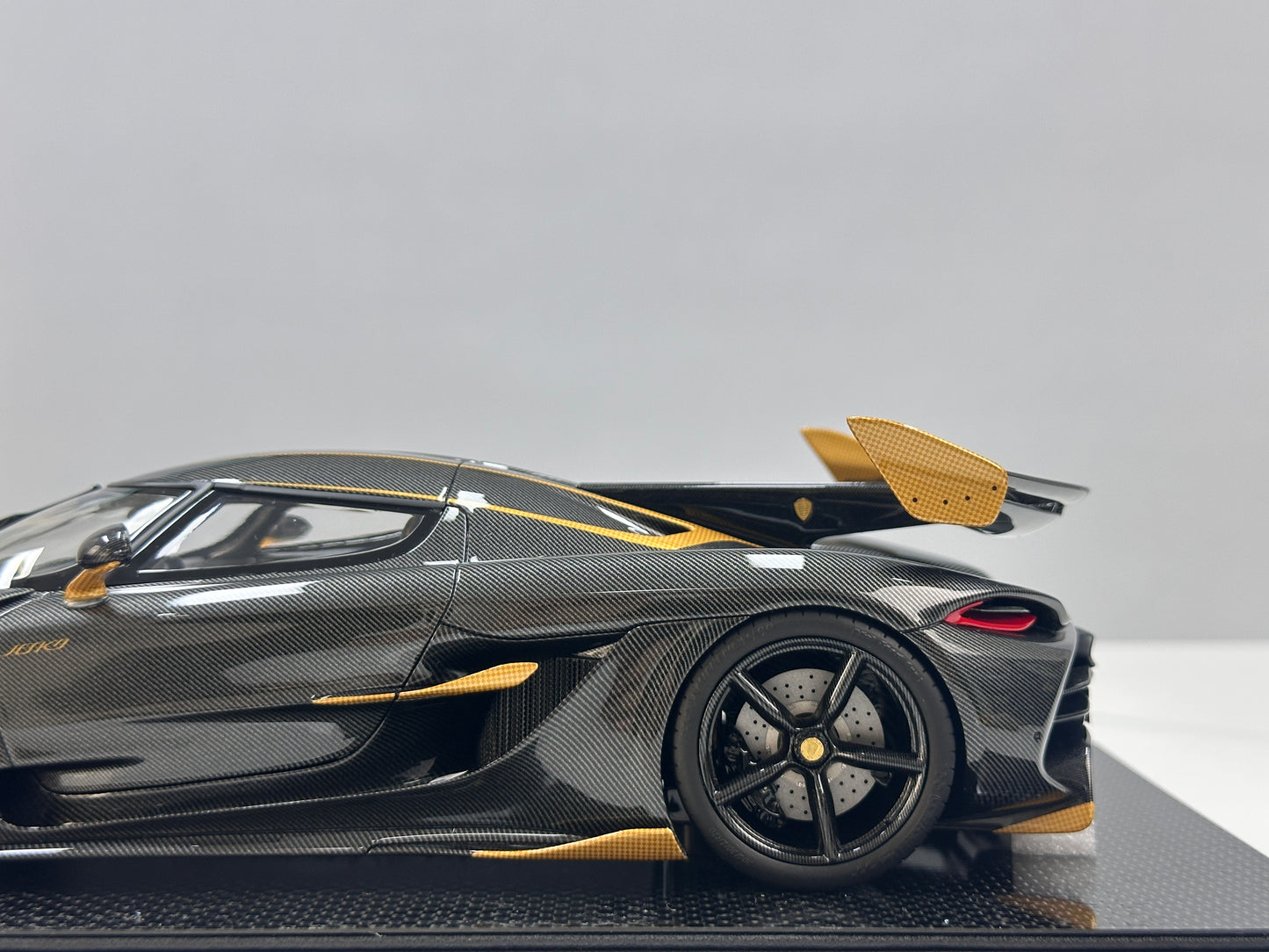 FRONTIART 1/18 Koenigsegg Jesko Carbon Gold FA197