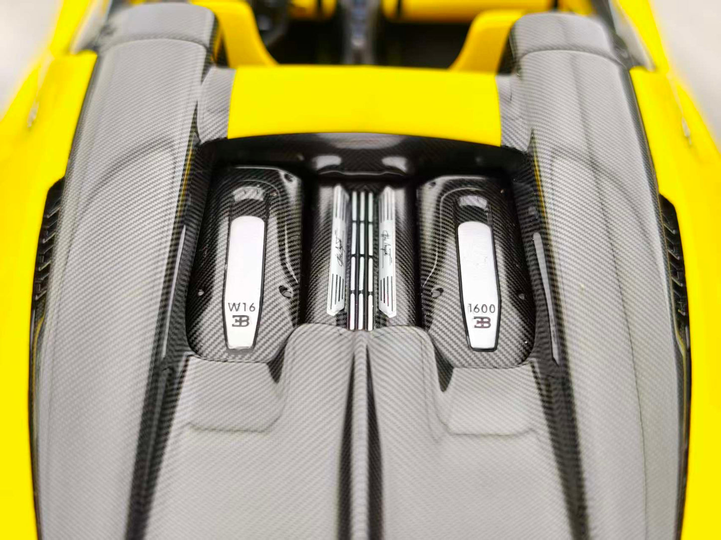 MR 1/18 Bugatti W16 Mistral, Yellow, BUG015B